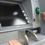 Saronno, esce dalla banca e viene scippato dopo una colluttazione