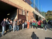 Ospedaletti, mani che costruiscono bellezza: dietro le quinte del carro di “Canzonissima”, nato dal lavoro dei volontari (Foto e video)