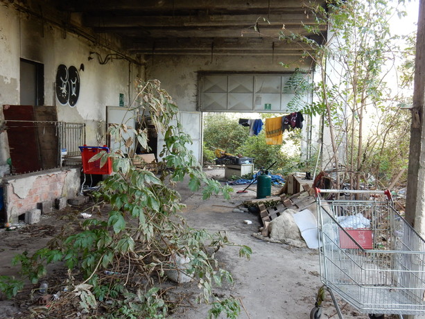La fabbrica diventata dormitorio: per l'ex Osi Ghia 13 anni di stupri, rapine e degrado [FOTO]