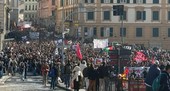 Diecimila in corteo a Genova, la manifestazione arrivata in piazza De Ferrari: "Da oggi blocchiamo tutto"