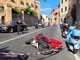 Finale, scontro sull'Aurelia tra una moto e un'auto: due feriti, traffico bloccato nel cuore della cittadina