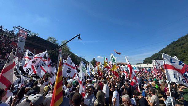 VIDEO. Pontida, la sfida di Salvini: «Congresso a ottobre». Le voci della provincia di Varese VIDEO. Pontida, la sfida di Salvini: «Congresso a ottobre». Le voci della provincia di Varese