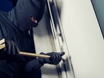 Bardineto, ladri in azione: forzata un’anta della finestra, rubati soffiatore e attrezzi da giardino