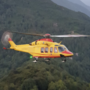 Auto fuori strada all'imbarcadero di Laveno: in volo anche l'elisoccorso