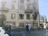 Incendio nel cuore di Porta Palazzo: fiamme distruggono alloggio