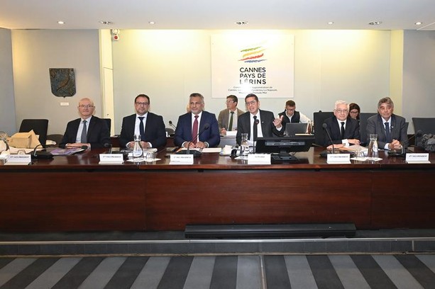 Cannes Lérins, Lisnard confermato presidente: bus a idrogeno e lotta alle alluvioni tra le priorità Cannes Lérins, Lisnard confermato presidente: bus a idrogeno e lotta alle alluvioni tra le priorità