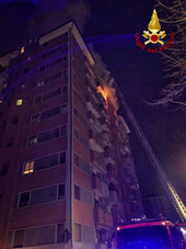 Morto al Cto il pensionato di 71 anni ustionato nell'incendio di corso De Gasperi Morto al Cto il pensionato di 71 anni ustionato nell'incendio di corso De Gasperi