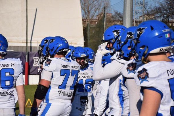 Football Americano. I Pirates sono pronti alla battaglia decisiva, oggi pomeriggio a Luceto lo spareggio salvezza contro i Lions Bergamo