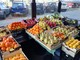 Cassette di agrumi al posto dei tavolini: "Per sopravvivere, il nostro bar ora vende anche frutta e verdura" [VIDEO]
