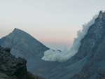 Paura sul Monviso per una vasta frana verificatasi nei pressi del rifugio Quintino Sella. Ricerche in corso per un escursionista Paura sul Monviso per una vasta frana verificatasi nei pressi del rifugio Quintino Sella. Ricerche in corso per un escursionista