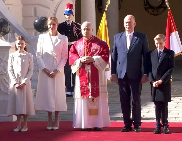 Monaco, iniziata la visita di Papa Leone: arrivo all’eliporto, attesa alla Rocca per l’incontro con i fedeli (Foto e Video) Monaco, iniziata la visita di Papa Leone: arrivo all’eliporto, attesa alla Rocca per l’incontro con i fedeli (Foto e Video)