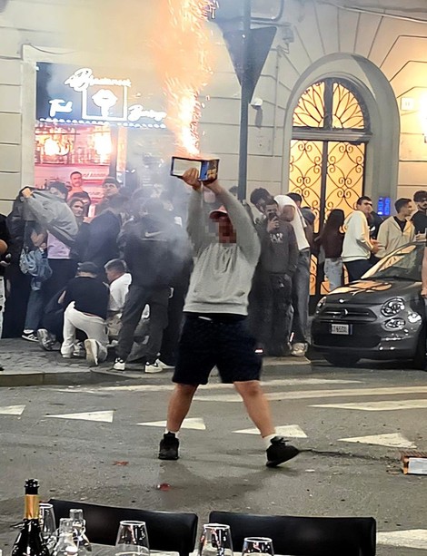 Borgo Rossini, nei guai dopo aver acceso dei fuochi d'artificio durante la movida: la Polizia ne individua 3 Borgo Rossini, nei guai dopo aver acceso dei fuochi d'artificio durante la movida: la Polizia ne individua 3