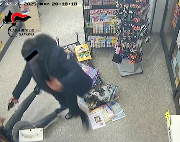 Non gli riesce la rapina in tabaccheria e colpisce in un supermercato: 22enne condannato a 3 anni e 4 mesi  (VIDEO)
