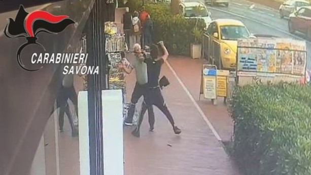 Tentata rapina in edicola a Borghetto, un 15enne fermato dai carabinieri