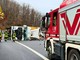 Camion si ribalta perdendo il contenuto: autista in codice giallo, traffico interrotto sulla A6 Camion si ribalta perdendo il contenuto: autista in codice giallo, traffico interrotto sulla A6