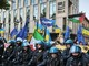 Corteo del 25 Aprile: tensioni tra manifestanti, pro Europa e polizia alla fiaccolata della Liberazione [VIDEO ]