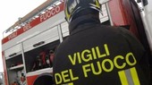 Pomeriggio di paura a Calliano per un vasto incendio che ha coinvolto quattro abitazioni