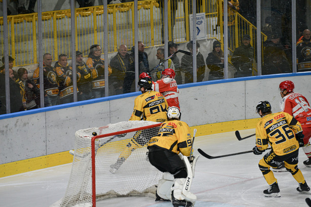 FOTO. Quanto credi nel tuo supereroe, lui alla fine arriva: Marcello Borghi nella bolgia dà al Varese il punto del 2-1
