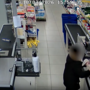Ladro trasformista rapina il supermercato e si cambia d'abito più volte durante la fuga: arrestato a Borgo Vittoria [VIDEO]