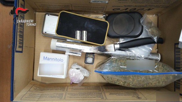 Spaccio di droga anche con bebè a bordo: 9 persone arrestate a Carmagnola
