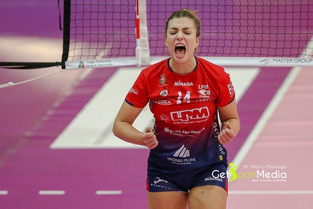 Volley A2/F: Lpm Bam Mondovì-Volley Soverato verso la disputa a porte chiuse, Alice Tanase: &quot;Sentiremo comunque il calore dei nostri tifosi&quot; (VIDEO)