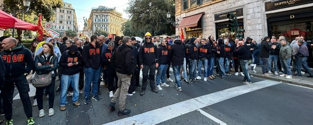 Ex Ilva, Piantedosi: "Non penalizziamo Genova aspettando di risolvere il problema complessivo". I sindacati annunciano: "La mobilitazione continua" Ex Ilva, Piantedosi: "Non penalizziamo Genova aspettando di risolvere il problema complessivo". I sindacati annunciano: "La mobilitazione continua"