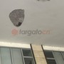 Cuneo, distacco di un mattone dal soffitto dei portici di via XX Settembre: area cintata [FOTO]