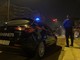 Carabinieri presi a sassate in piazza Bengasi: in frantumi il lunotto dell’auto