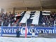 Calcio | Una maglia gigante per Mattia Nasca, uno striscione per Marco Pagliarino: l'omaggio dei tifosi del Savona Calcio | Una maglia gigante per Mattia Nasca, uno striscione per Marco Pagliarino: l'omaggio dei tifosi del Savona