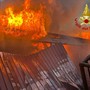 FOTO. Maxi incendio nel capannone di un'azienda di Castronno: massiccio intervento dei vigili del fuoco FOTO. Maxi incendio nel capannone di un'azienda di Castronno: massiccio intervento dei vigili del fuoco