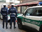 Auto pirata investe pedone a Bra: indagini della Polizia Locale per risalire al conducente