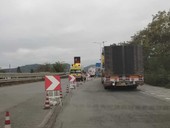 Caos lavori sulla strada di scorrimento, dura lettera dei sindaci di Savona, Vado e Quiliano: "La Provincia faccia il necessario per ridurre i tempi di lavorazione e per rendere più fluido il traffico"