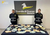 Savona, blitz antidroga della Finanza: due arresti, sequestrati cocaina, hashish e oltre 11mila euro in contanti