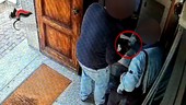 Arrestato il truffatore seriale di anziani: almeno 14 le persone raggirate mentre prelevavano al bancomat
