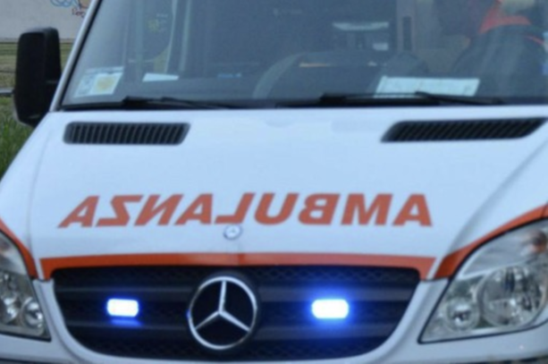 Tenta di rubare in un appartamento ma precipita dal tetto: grave un 26enne