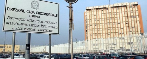 A colloquio con il figlio in carcere, ma aveva cocaina nelle scarpe: arrestato anche il padre