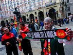È il giorno dello sciopero generale: Torino torna in piazza dopo gli scontri, ma sui trasporti scatta la precettazione È il giorno dello sciopero generale: Torino torna in piazza dopo gli scontri, ma sui trasporti scatta la precettazione