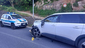 Schianto sulla Sp490 a Finalborgo, disarcionato dalla moto finisce fuori strada: centauro deceduto