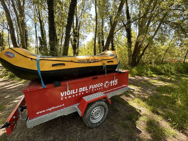 Allarme per un bambino caduto nel torrente Maira a Savigliano: vigili del fuoco in forze sul posto