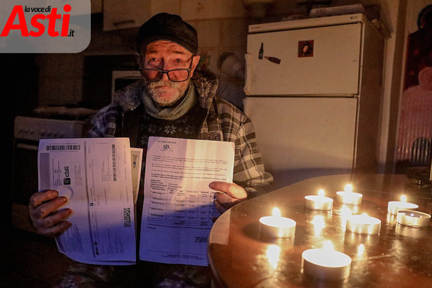 Cosimo Gatti, il &quot;settimino&quot; pittore che vive in povertà: con una pensione di 644 euro e un affitto che supera i 300, è senza gas e corrente elettrica