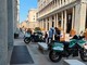 La polizia intensifica i controlli sui monopattini: multe sotto i portici di via Roma e verifiche su casco, targa e assicurazione La polizia intensifica i controlli sui monopattini: multe sotto i portici di via Roma e verifiche su casco, targa e assicurazione
