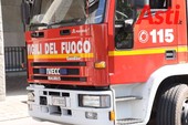 Camper in fiamme in via Pasolini, distrutto il veicolo e danneggiata una palazzina