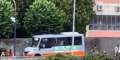 Linea 71, dopo la rissa e la sassaiola scatta la scorta della polizia locale. Salis: "Chiediamo urgentemente un tavolo prefettizio" Linea 71, dopo la rissa e la sassaiola scatta la scorta della polizia locale. Salis: "Chiediamo urgentemente un tavolo prefettizio"