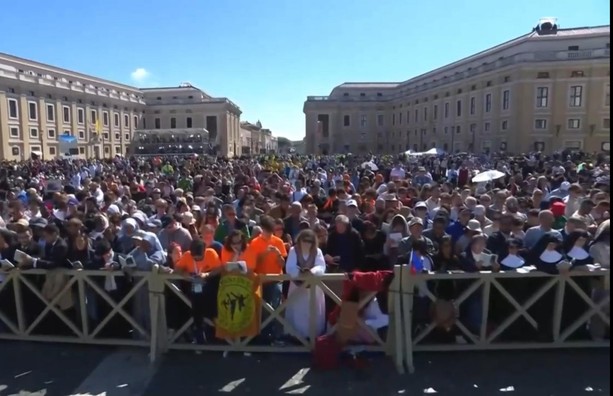 Da Torino a Roma, la storia di Bruno, fedele argentino al funerale di Papa Bergoglio: &quot;Aveva a cuore chi aveva di meno&quot;