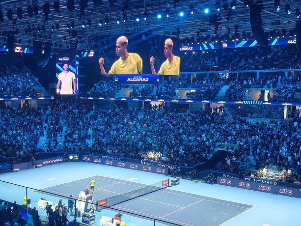 Atp Finals, Alcaraz soffre per un set ma poi sbriga la pratica De Minaur Atp Finals, Alcaraz soffre per un set ma poi sbriga la pratica De Minaur