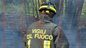 Capannone agricolo in fiamme tra Trinità e Sant’Albano Stura, vigili del fuoco al lavoro anche nella notte