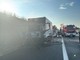 Furgone in fiamme in tangenziale sud e moto a terra: lunghe code in entrambi i sensi di marcia