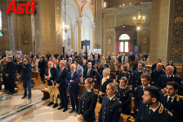 La polizia di Stato, ad Asti, celebra San Michele: premiati gli agenti meritevoli