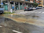 Fiume d'acqua in corso Dante per un tubo rotto, strada chiusa e viabilità deviata [FOTO E VIDEO]