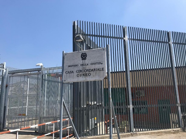 Suicidio in carcere a Cuneo, il SAPPE: &quot;Una sconfitta per lo Stato. Serve assistenza psicologica per detenuti e personale&quot;